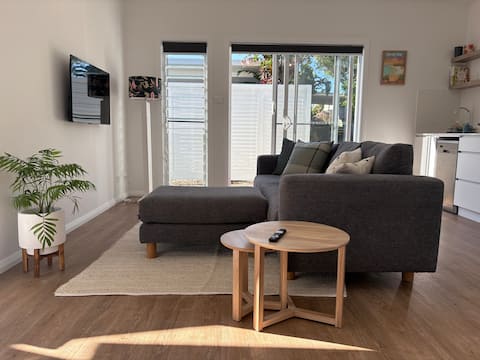 Successful Airbnb property: Bonnie on Clyde, Garden Studio in Huskisson