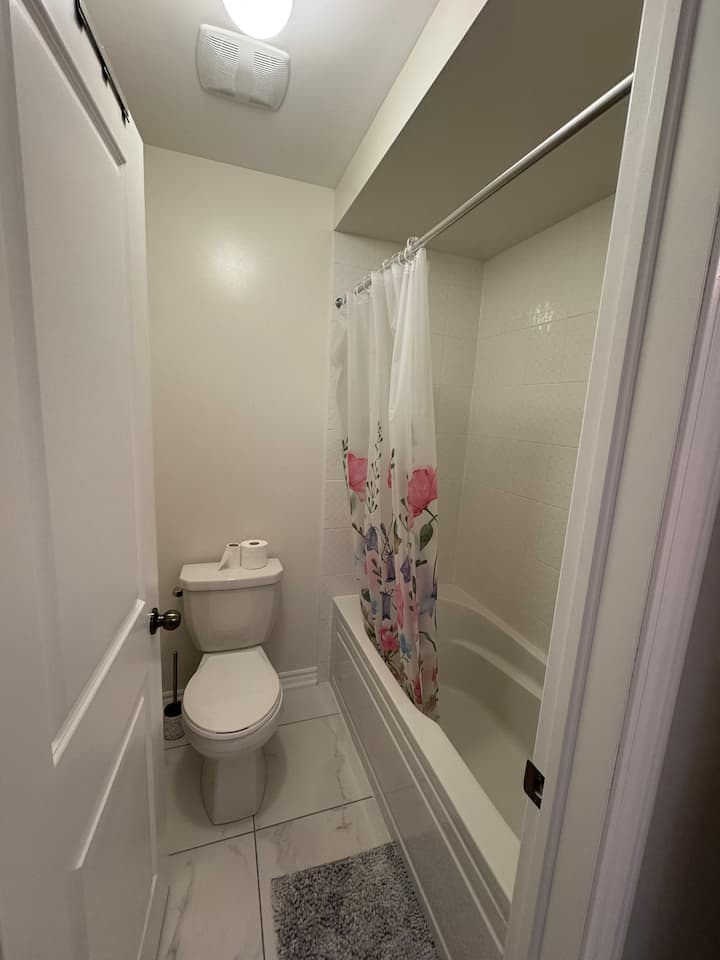 A Room On Pridham Ave - Alliston
