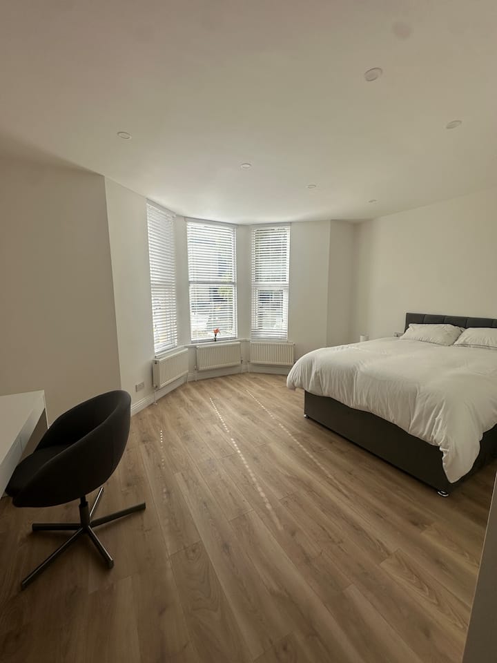 غرفة النوم 1