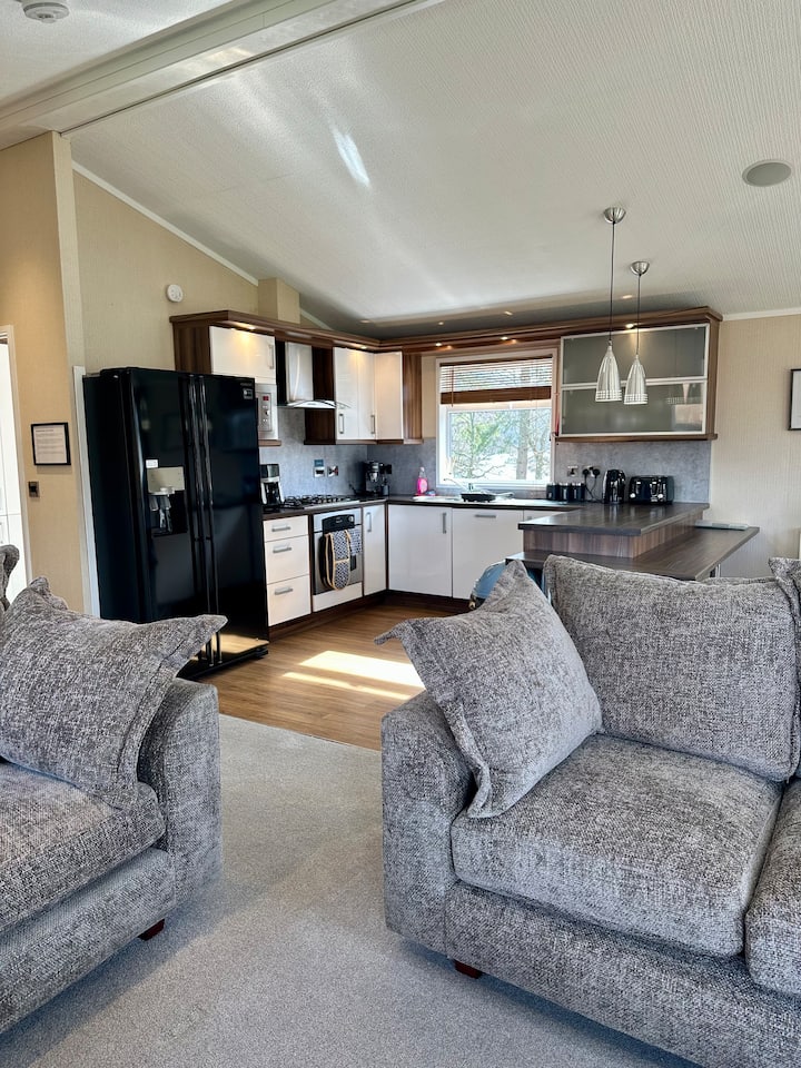 Riverside 3 Bedroom Lodge With Hot Tub - Scotland