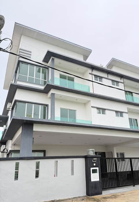 Sekinchan 2008 Homestay Karaoke/Pool 20pax 三层简约风名宿