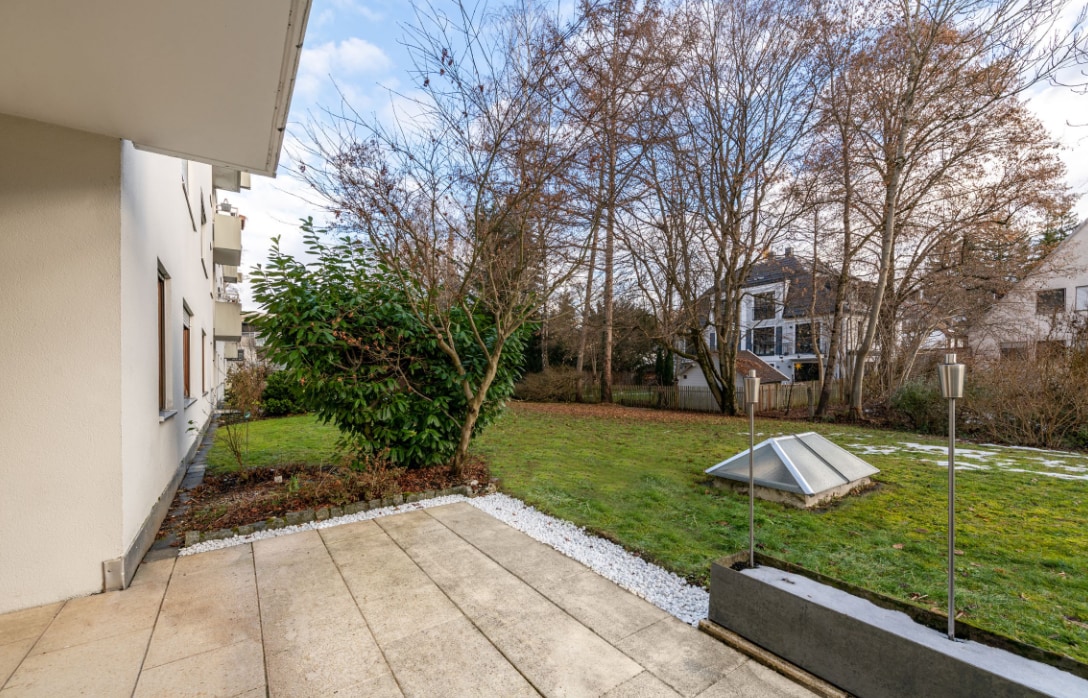 Modern apartment with terrace in Solln