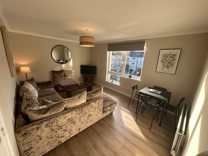Immaculate City Centre Apartment With Free Parking - Aberdeen Airport (ABZ)