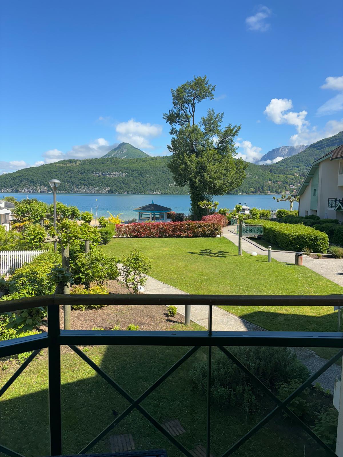 Lakefront Apartment with Private Beach - Airbnb - Secluded Lakefront Apartments Luxury
