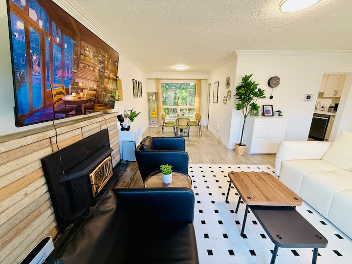 Relax In Style | Bright 3-bedroom Home - Ontario