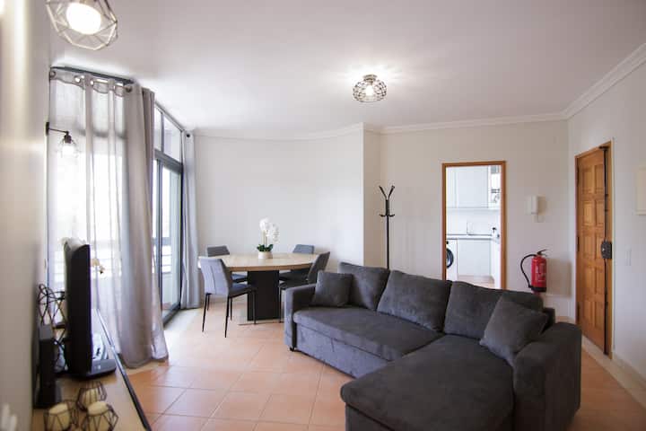Modern 3-bedroom Retreat In Faro's City Center - District de Faro