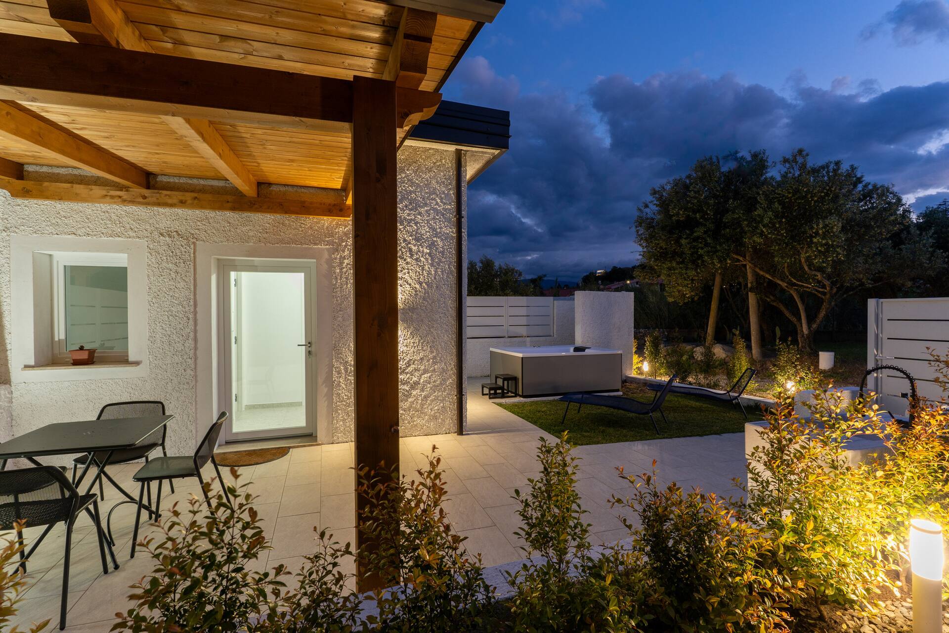 GISA BLISS • Suite with Private Jacuzzi • 2 Guests