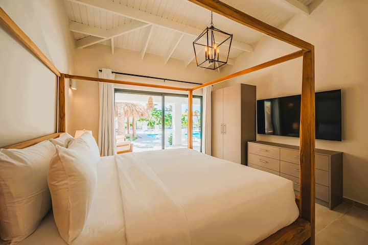 تطل غرفة النوم رقم 2 على منطقة حمام السباحة