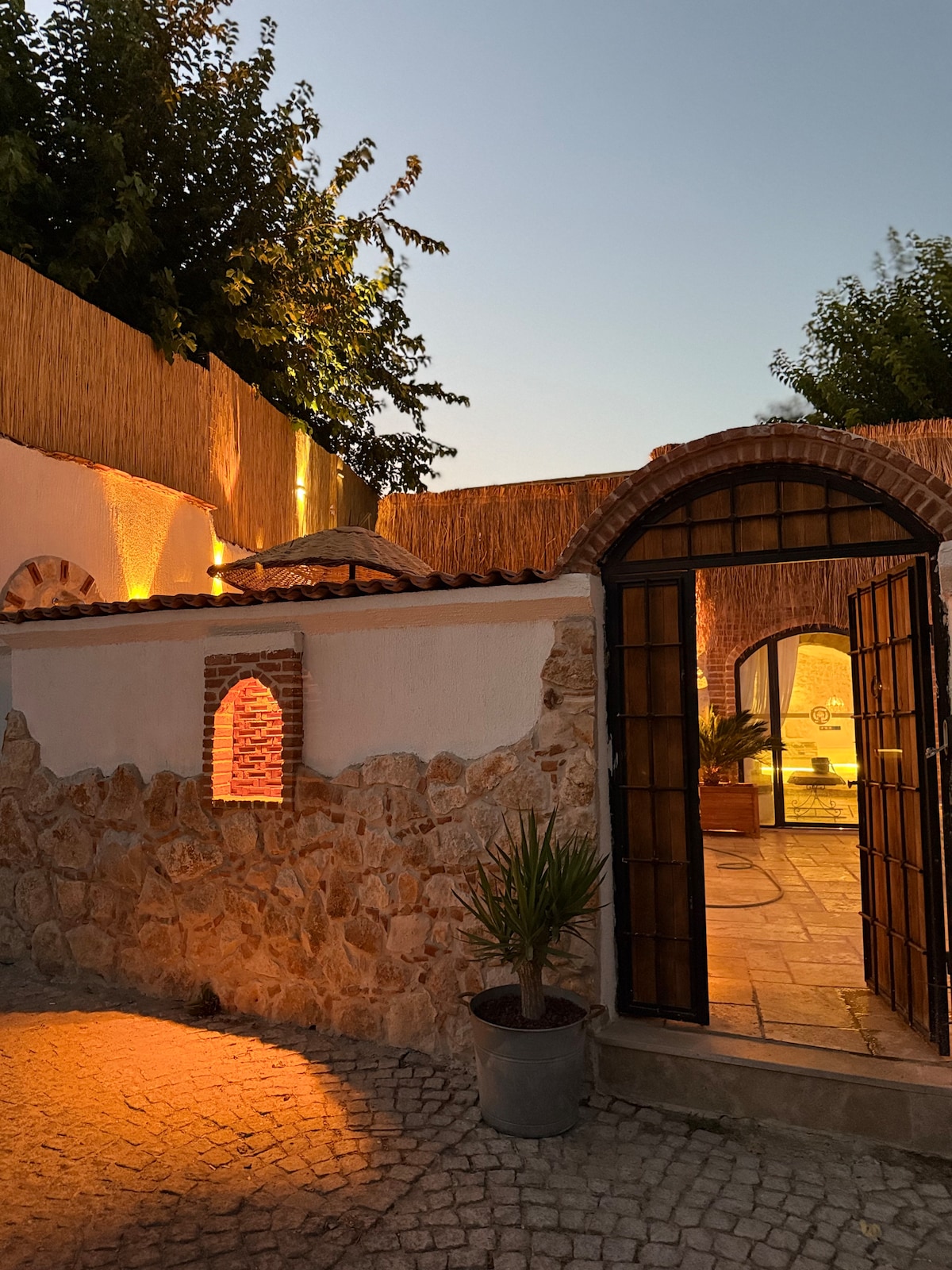 Adyton Guest House – Apollon'un Gölgesinde