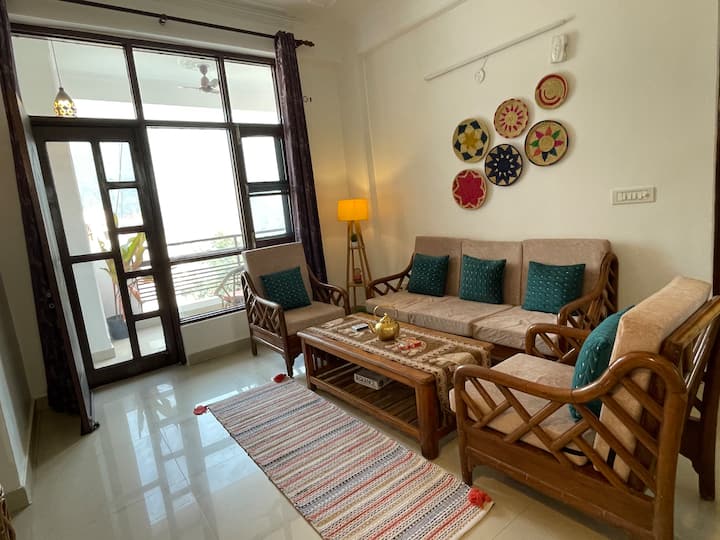 Tapovan Stay | Near Ganga & Cafés| Jabula Getaways - Rishikesh