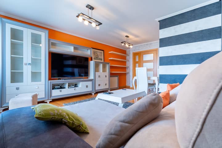 Apartamento Moderno Con Terraza En El Centro - Santander, España
