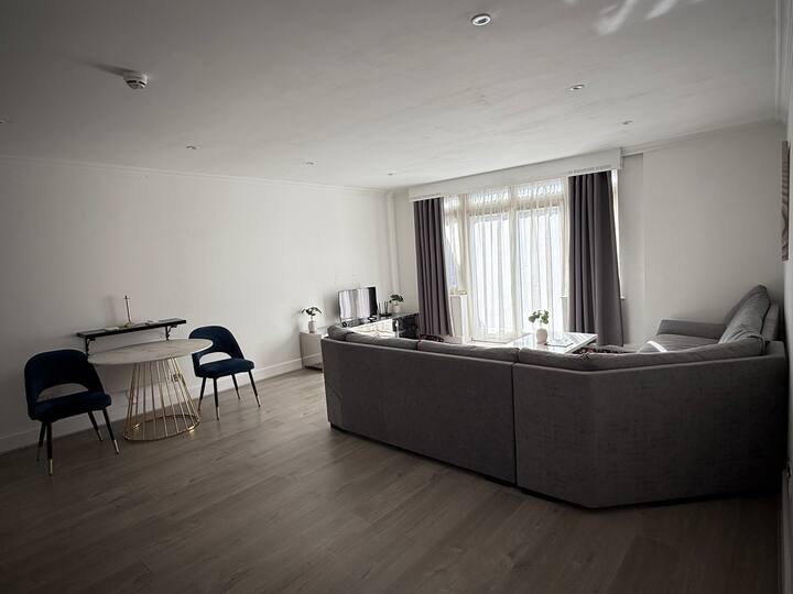 Modern City-centre Flat With Porch - Birmingham