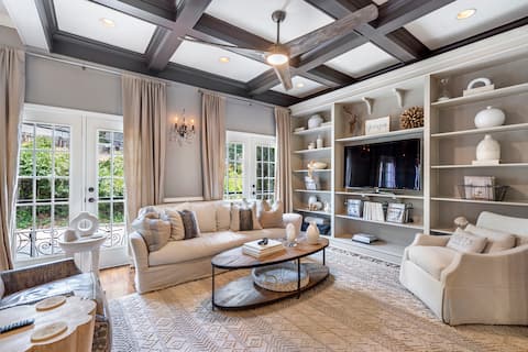 Top Airbnb: Curated home in historic Roswell close to downtown in Roswell
