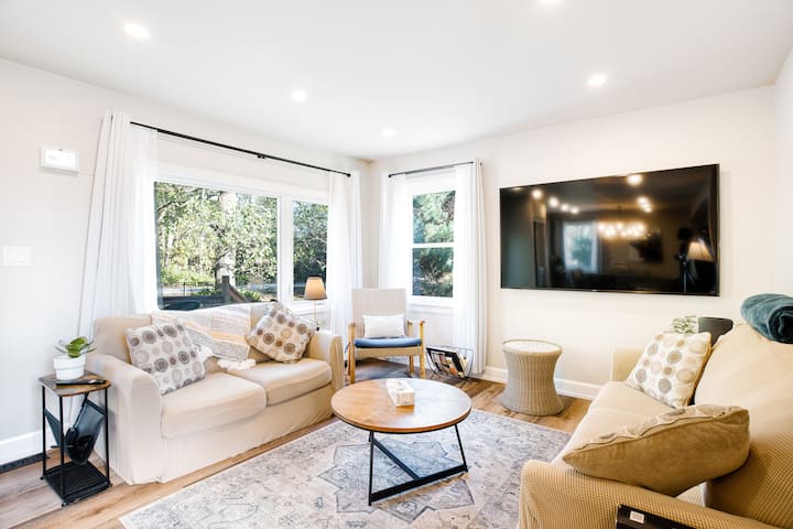 New Luxury Farmhouse Getaway! - Ontario