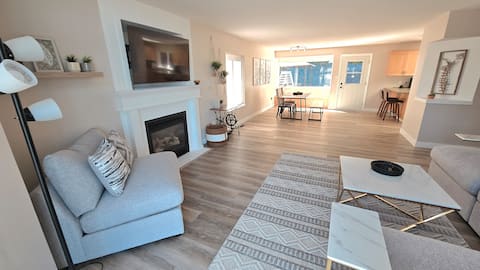Top Airbnb: Where Trails Meet Lake Tranquility- sleeps 7 in Westwood