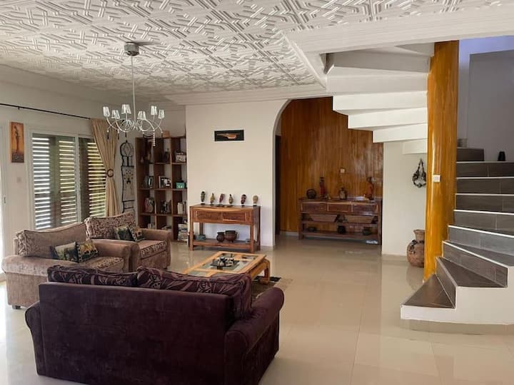 Belle Villa Face Au Lac - Senegal