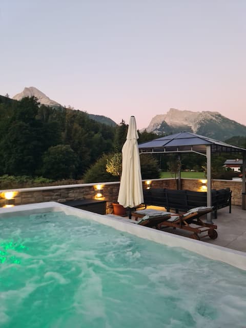 Luxury Spa Lodge with Jacuzzi, Kamin and Sauna