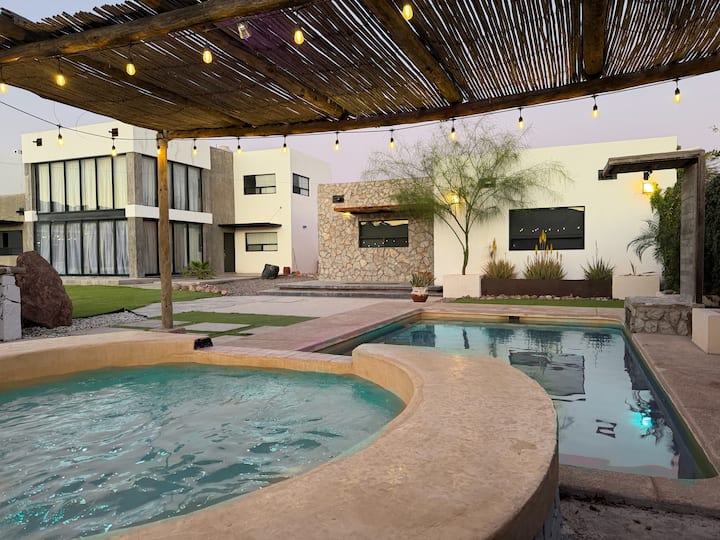 Up To 24 Guests | 6 Bedrooms | Jacuzzis - San Carlos