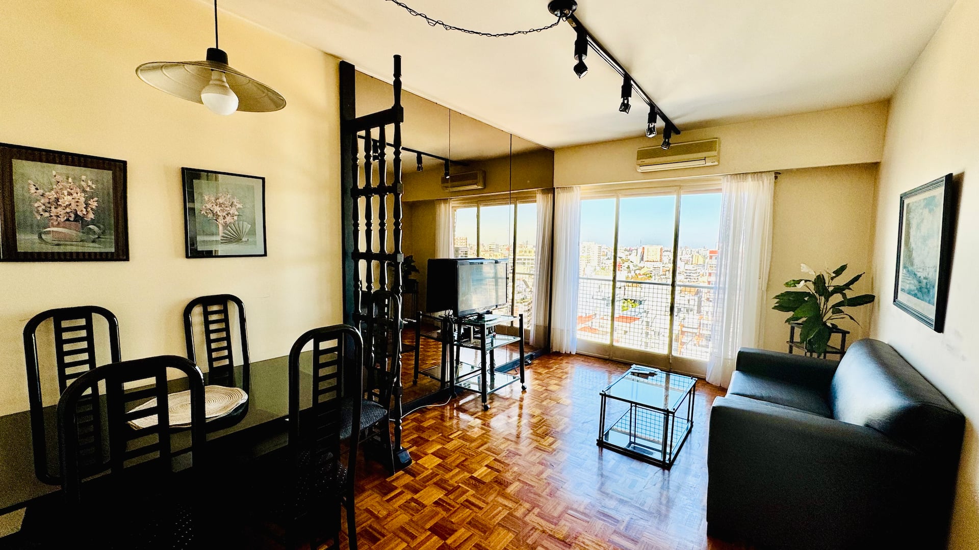 Bright two-room apartment in Colegiales