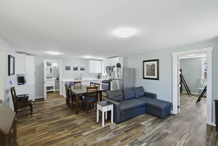 The Quacker Jack - Dog Friendly, Sleeps 8 - Silverdale, WA