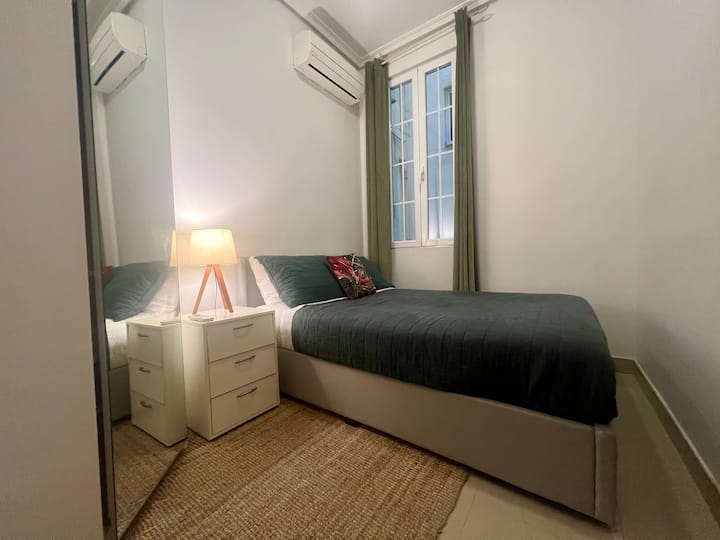 Საწოლი არის 135x190 სმ