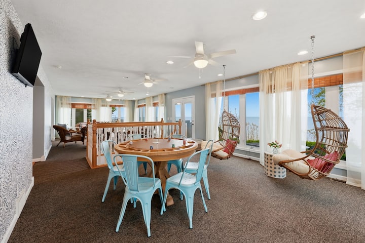 Lake Erie Retreat | Private Beach Access + Hot Tub - Geneva-on-the-Lake, OH