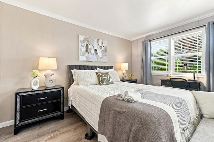Beautiful Designer Home Btw Palo Alto/menlo Park - Palo Alto, CA