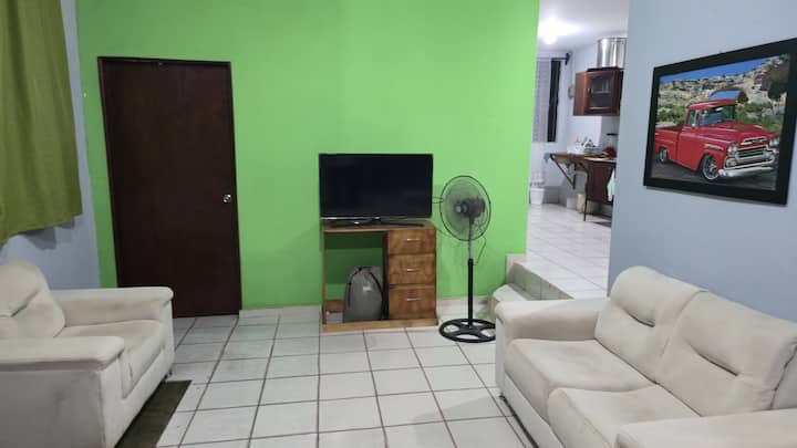 Casa Completa Sobre Avenida A La Playa - Tampico