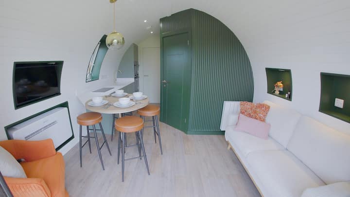 Eira • Luxury Glamping Escape • Private Hot Tub - England