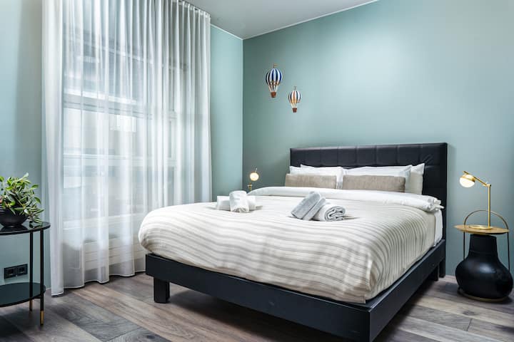 Acogedor segundo dormitorio con cama doble, completo con sábanas frescas, ropa de cama suave y almohadas cómodas, todo listo para tu estadía ✨