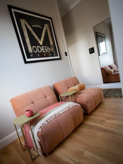 Top Airbnb: “The Niche”Studio in the Vibrant heart of New Farm in New Farm