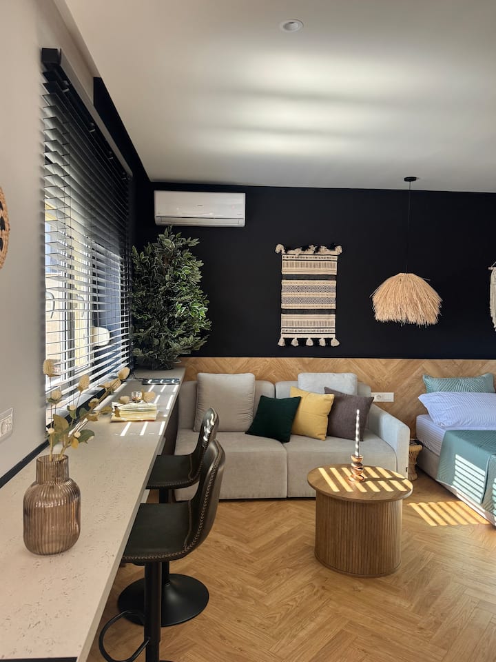 Midtown Studio Apartment-central 5th - Tirana