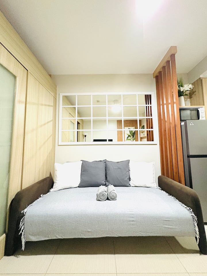 Cozy Deluxe Suite W/ Balcony Shore C-1 - Pasay