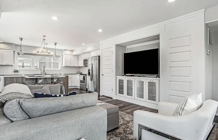 Downtown Modern Condo With Garage Parking! - Grand Haven, MI