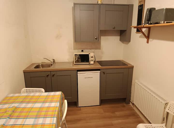 3 Bedroom House W/ Kitchenette In Raheen - Limerick