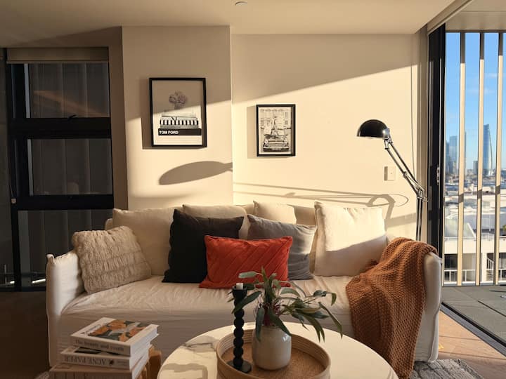 Stunning Water View 2br/2ba Apt At Milsons Point - Willoughby