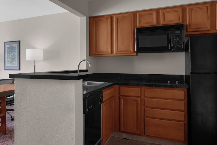 Convenient Stay! Full Kitchen Onsite! Parking - Los Gatos, CA