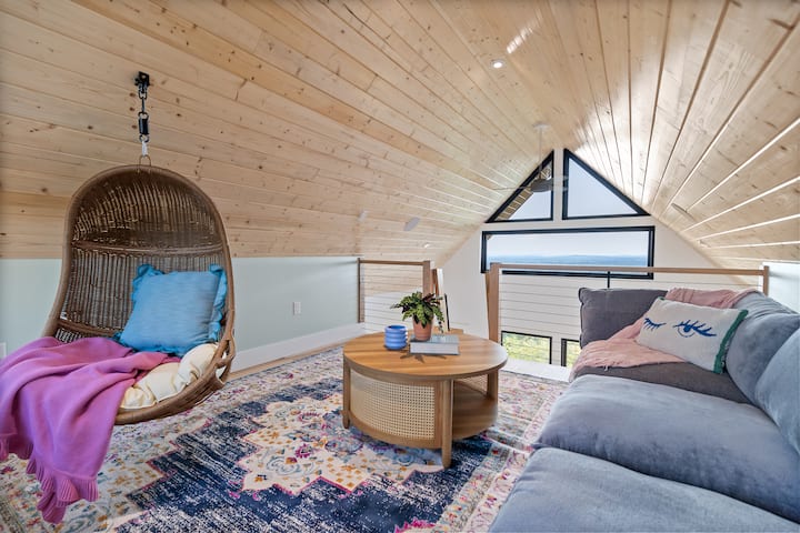 Pet-friendly A-frame • Loft • Hot Tub • Views - Ocoee, TN