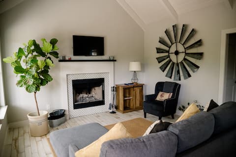 Top performing Airbnb: Jackrabbit: Pool + Fireplace | 5 Min to Square in Wimberley