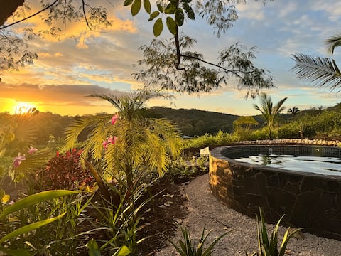 Sunset Shelter - Teak-Haus mit Garten & Pool