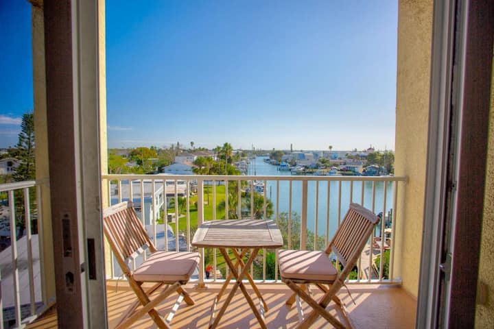 Madeira Beach Waterfront Condo, Steps From Beach - Madeira Beach, FL