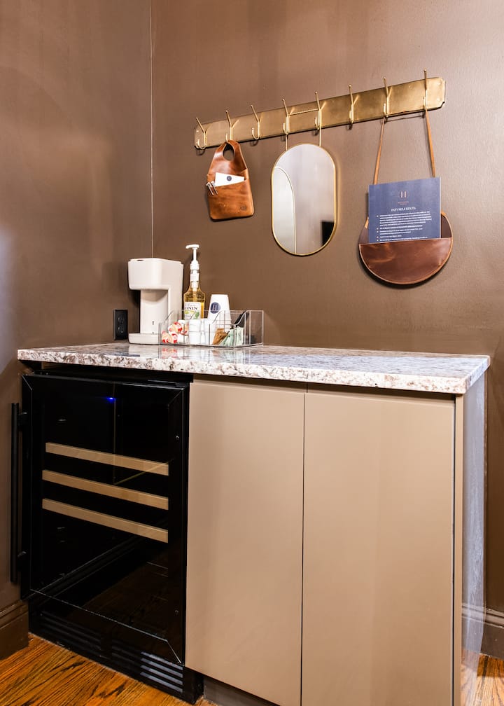 Hollyhock Suite 512: 1 Bed/1 Bath - New Albany, IN