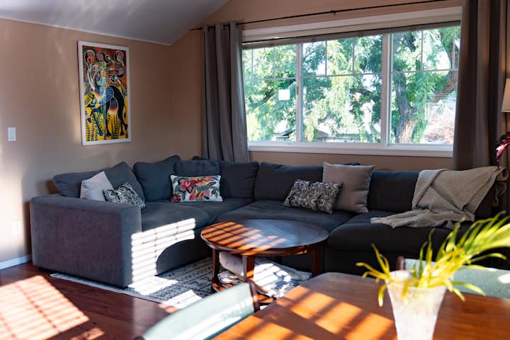 Sleeps 6, Family Home In Central Kelowna - Kelowna