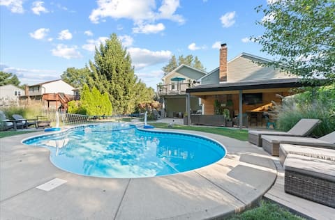 3 bedroom Oasis-Deerfield Shops/Restaurants!