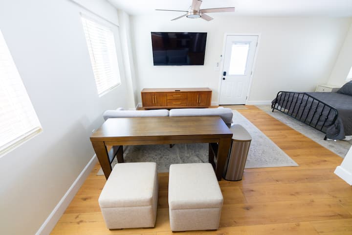 Cozy Studio Near Downtown Bakersfield - Bakersfield, CA