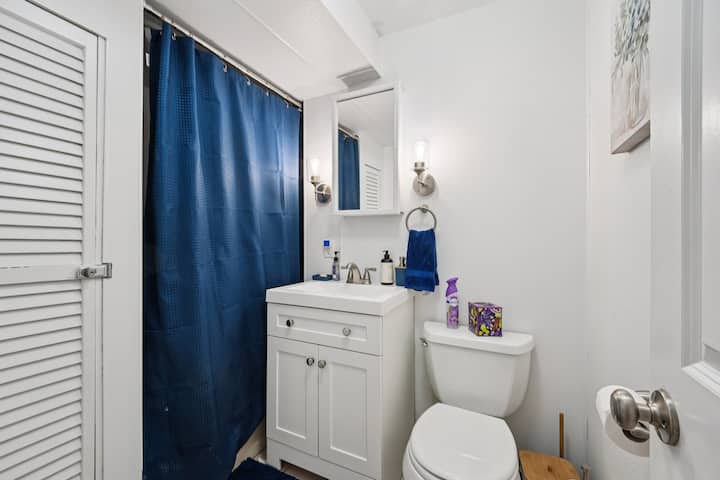 Nj Retreat Rm 1 In Shared Lower Level Apt - Paterson, NJ