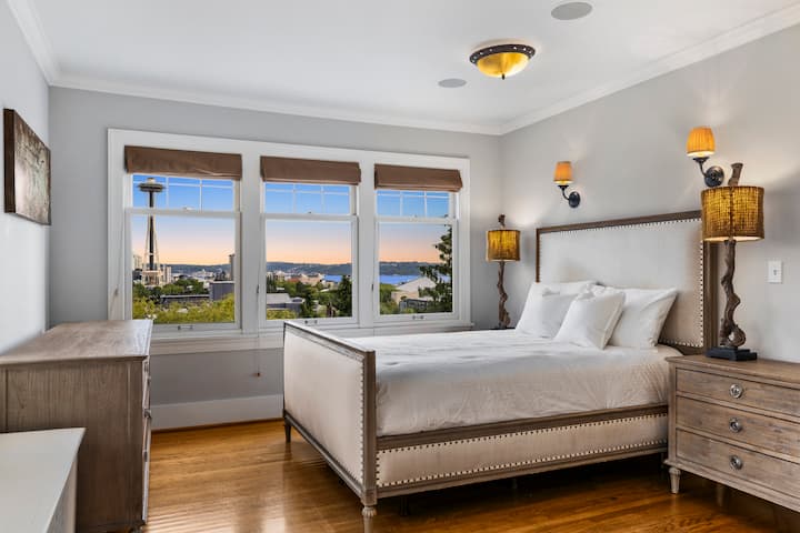 Primárny apartmán s vlastnou kúpeľňou s toaletou. 