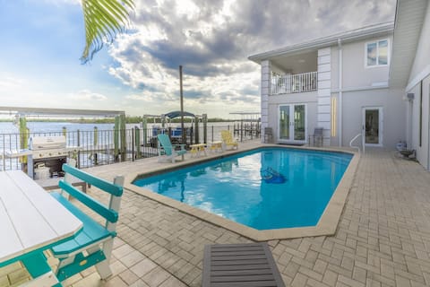 Boater’s Paradise: No-Bridge Gulf Access & Pool