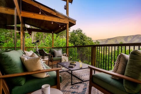 Successful Airbnb property: Chara Vista Cabin: A Smoky Mountain Retreat in Pigeon Forge