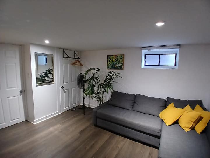 The Air And Bear And Bee - Private Basement Suite - Centennial Park
